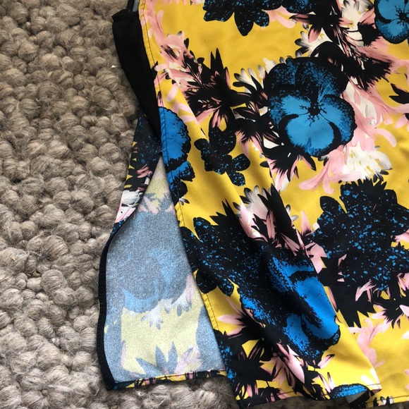 Beautiful sleeveless top from ZARA - Picture 2 of 8